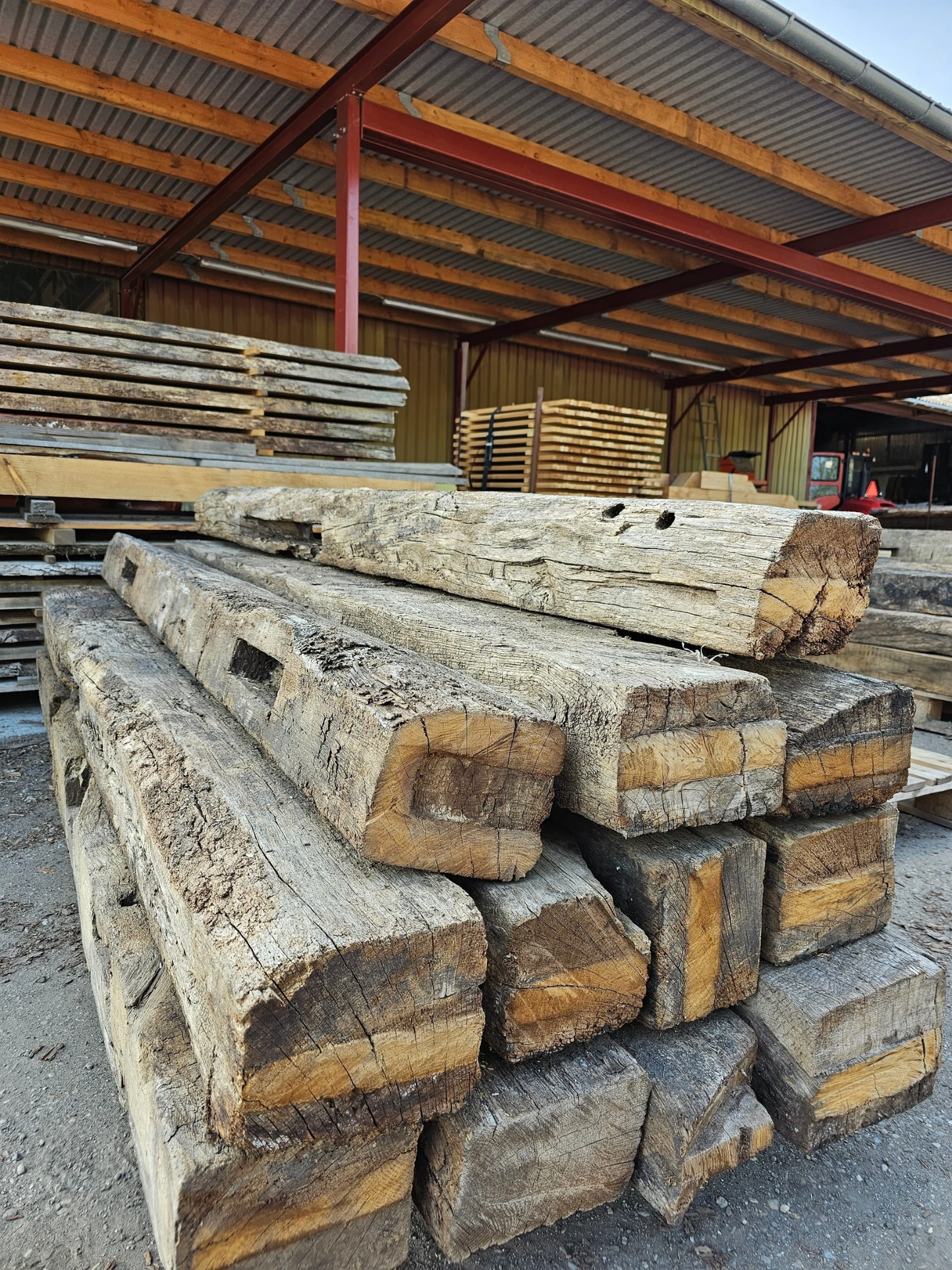 Eos – lysestage i genbrugsegetræ