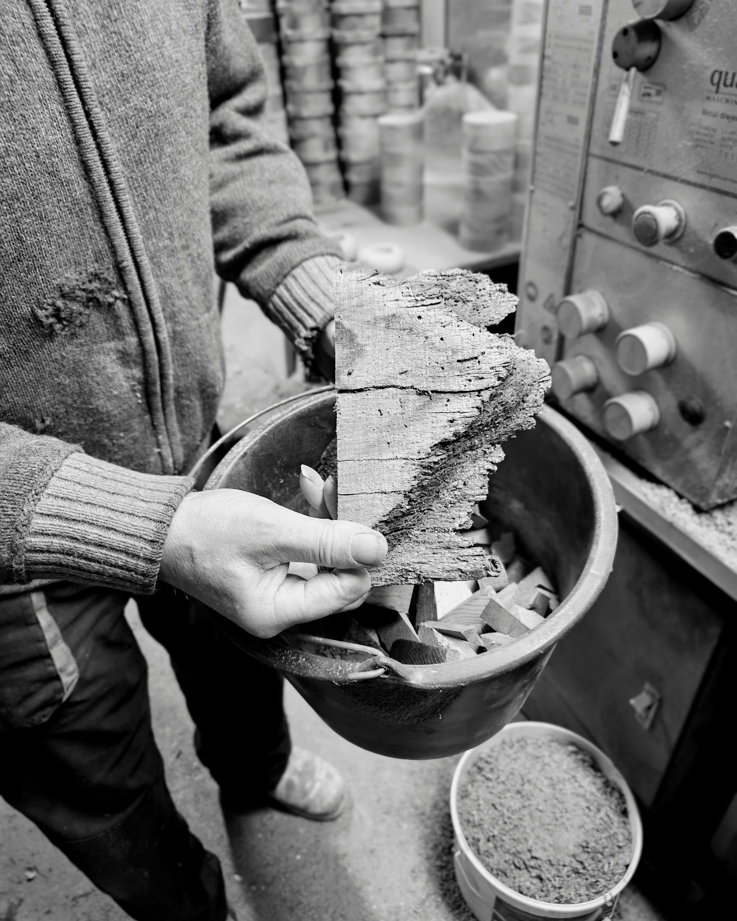 Eos – Kerzenständer aus recyceltem Eichenholz