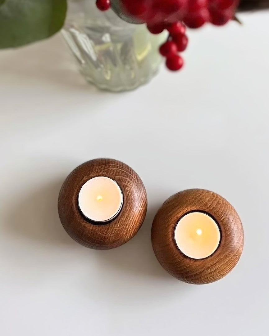 Eos – Kerzenständer aus recyceltem Eichenholz